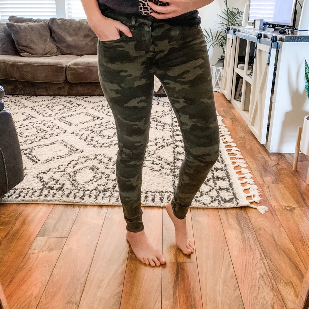 American Eagle camo jeans